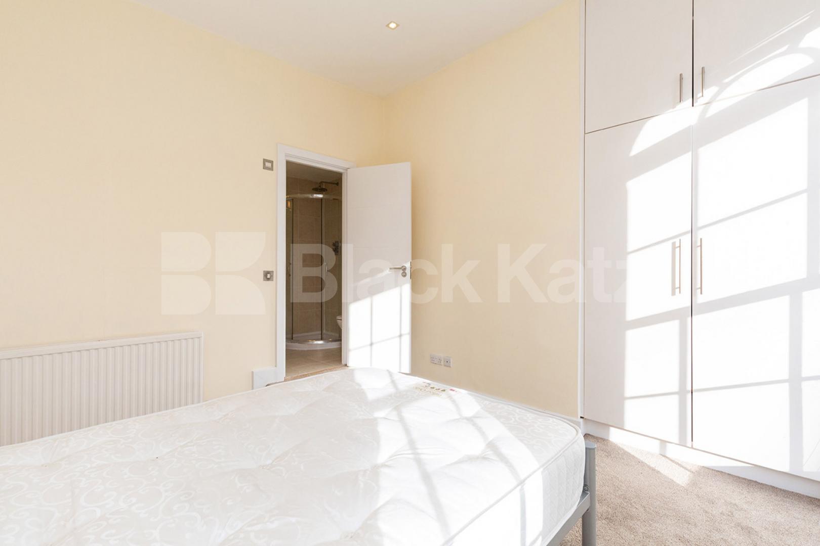 A 2 bed 2 bath property located close to an abundance of amenities Chapel Market , Angel